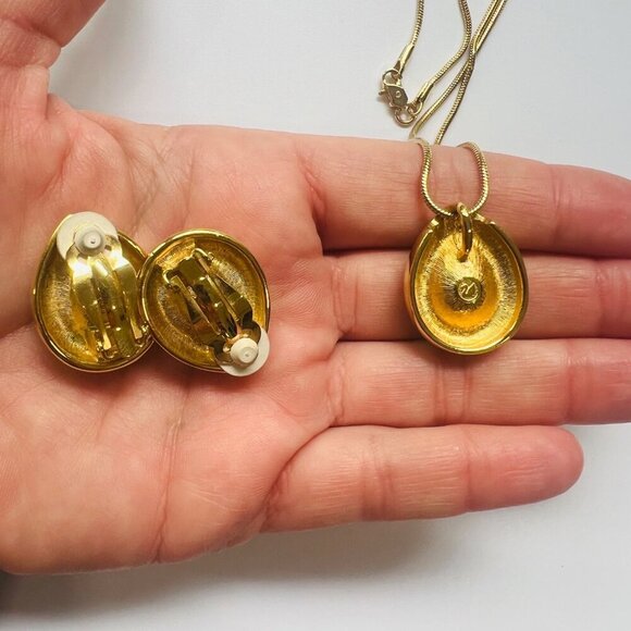 Swarovski Vintage Blue Pear Crystal Teardrop Necklace & Clip-On Earrings Set - Picture 3 of 5